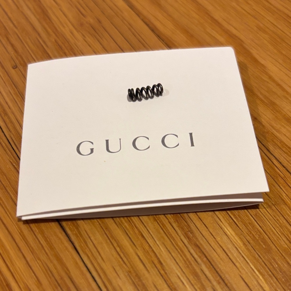 Authentic GUCCI Black Leather Wallet with Metal Clasp - Picture 7 of 8